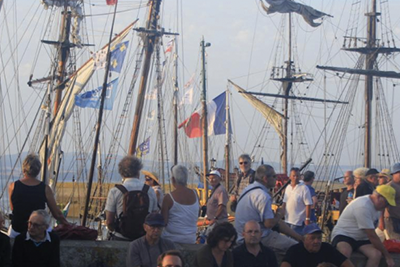 Crowds watching the ships.